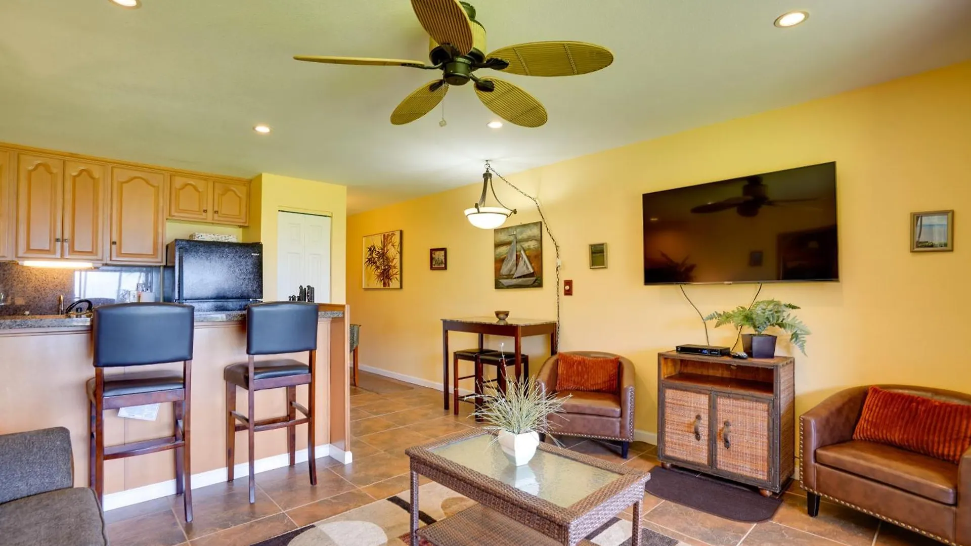 Breezy Kaunakakai Retreat With Community Pool! Apartment
