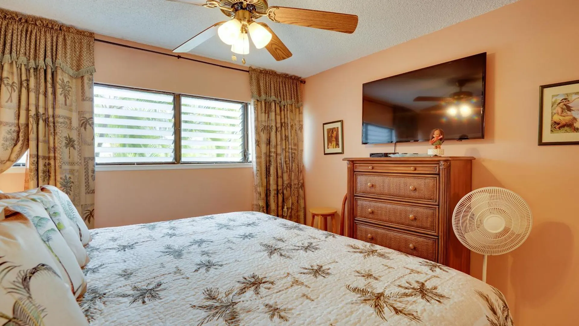 Breezy Kaunakakai Retreat With Community Pool!